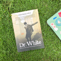 Image of Dr white : doa dan cinta yang mengantarnya mati mulia